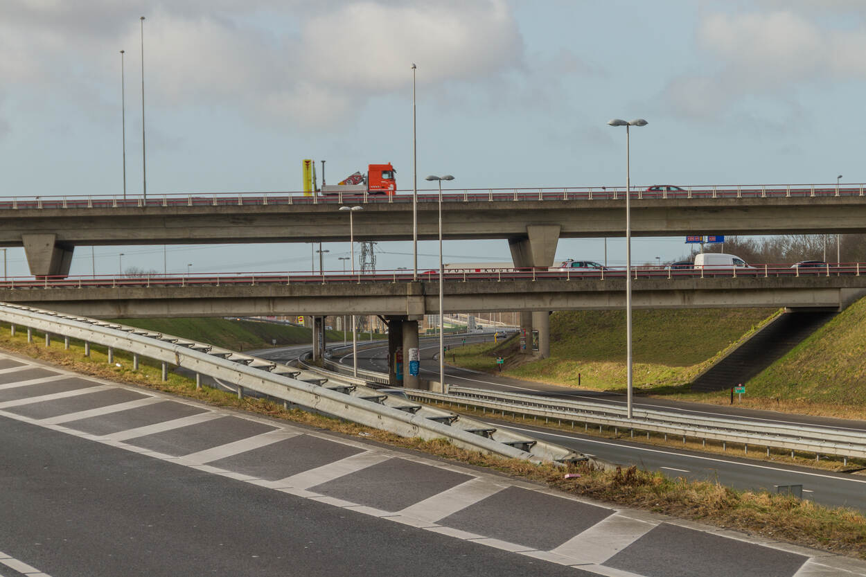 Decoratief beeld van snelweg bij Rottepolderplein