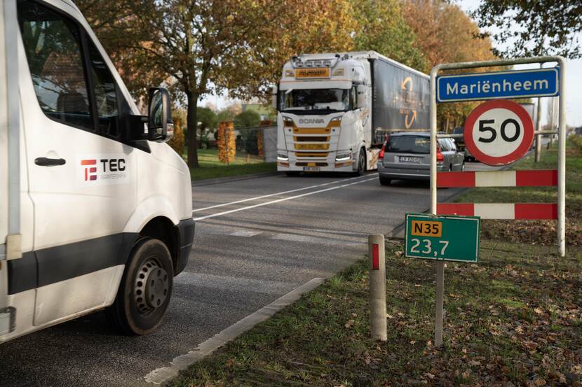 Verkeer op de N35 bij Mariënheem